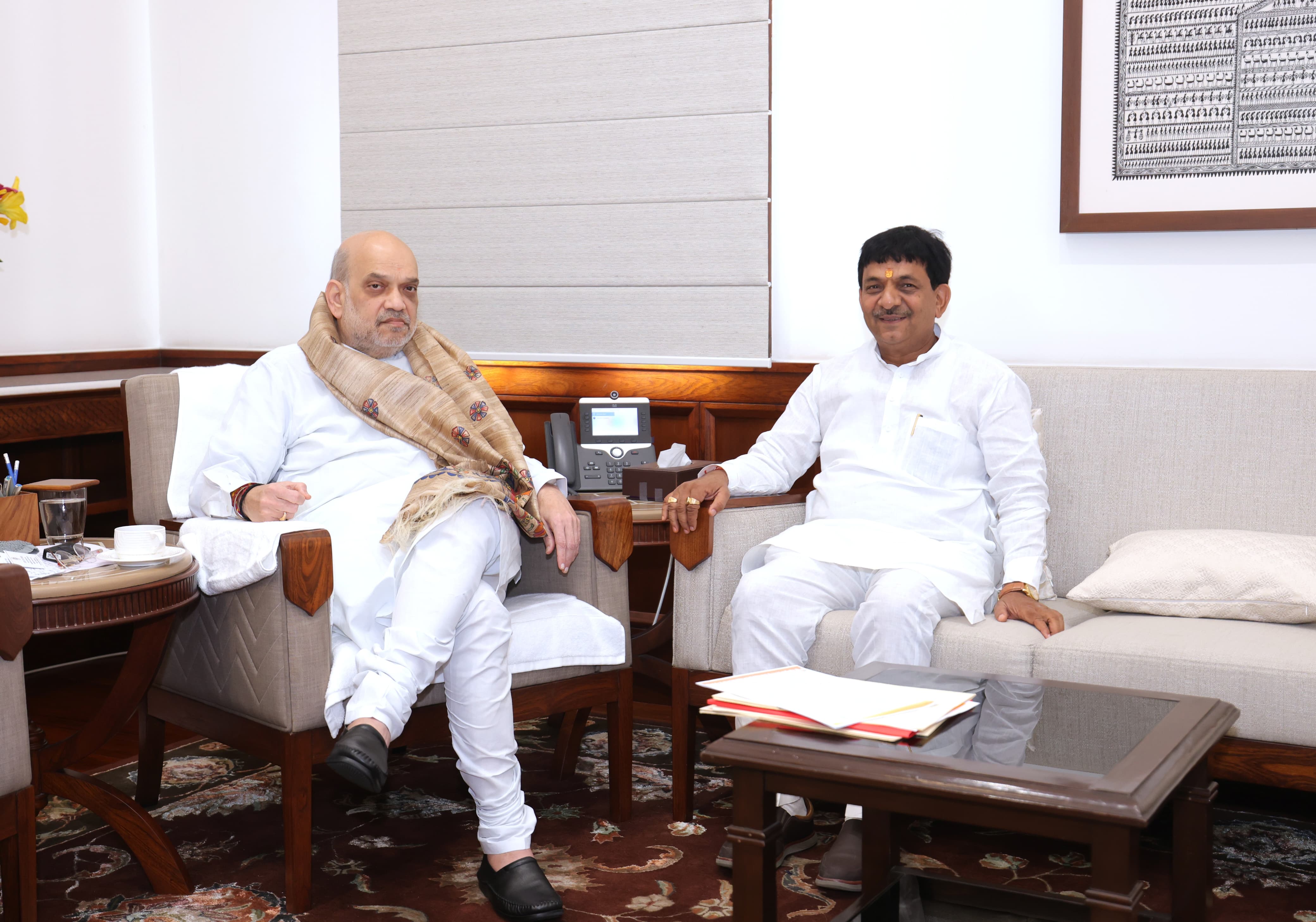 गृह मंत्री अमित शाह को उनके ऐतिहासिक कार्यकाल पर मंत्री कपिल देव अग्रवाल ने दी बधाई